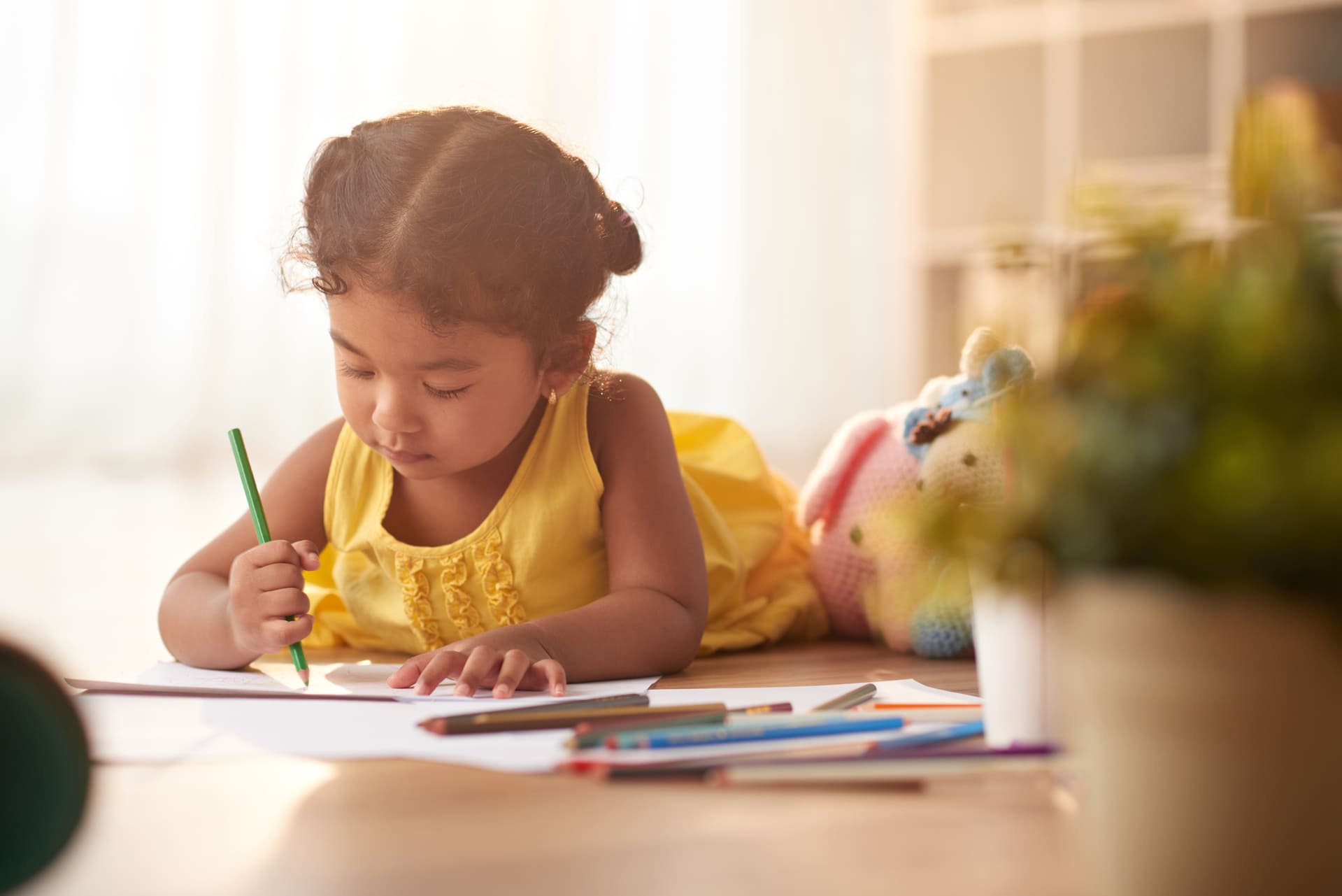 Ensine seu filho a colorir  Ensinamos uma criança a desenhar um